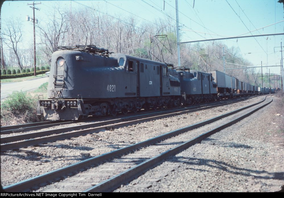 CR 4821 on freight CE-4 piggyback train